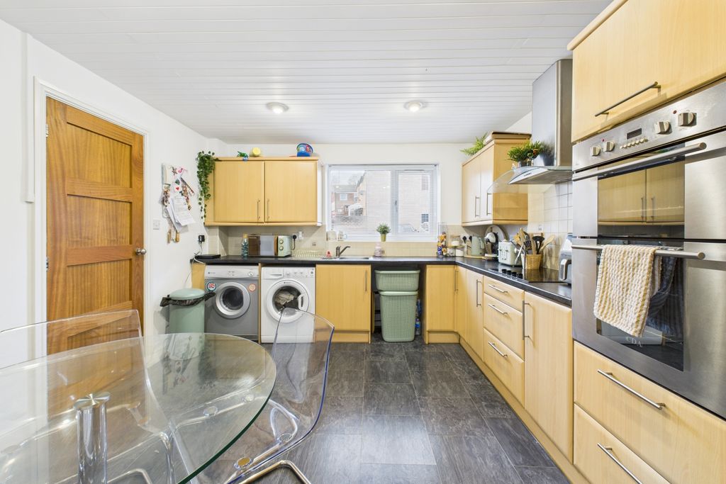 Property photo 3 of 16 Kitchen