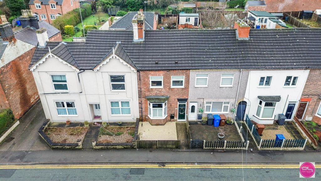 Property photo 3 of 32 Bearwood Hill Road, Winshill (1).Jpg