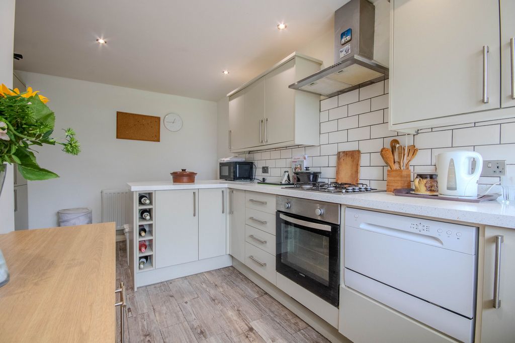 Property photo 3 of 27