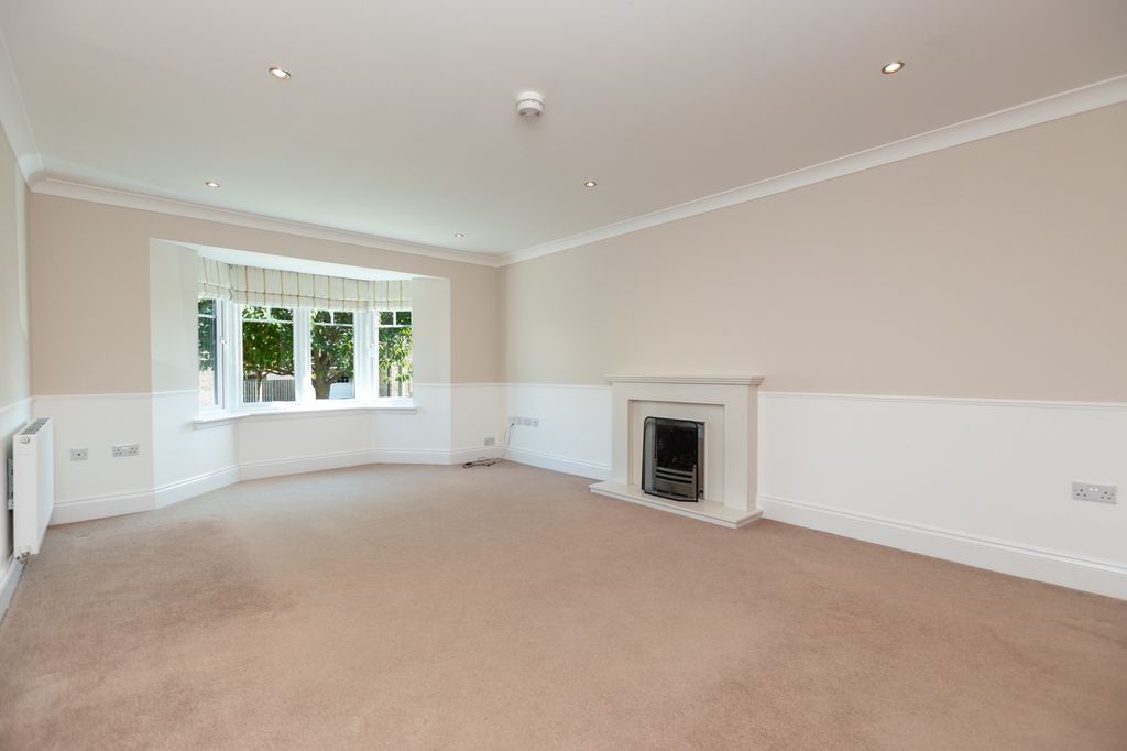 Property photo 2 of 28