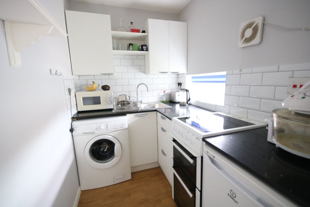 Property photo 3 of 8 Kitch