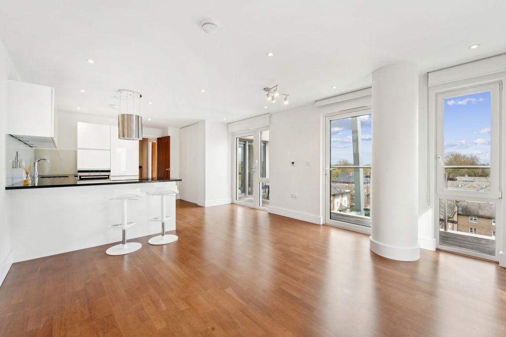 Property photo 2 of 17