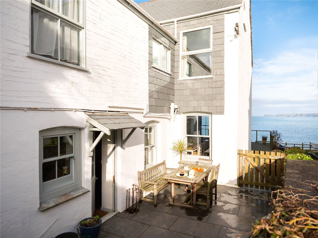 Property photo 1 of 23 Side Terrace