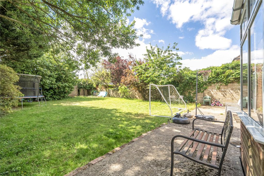Property photo 3 of 18 Garden