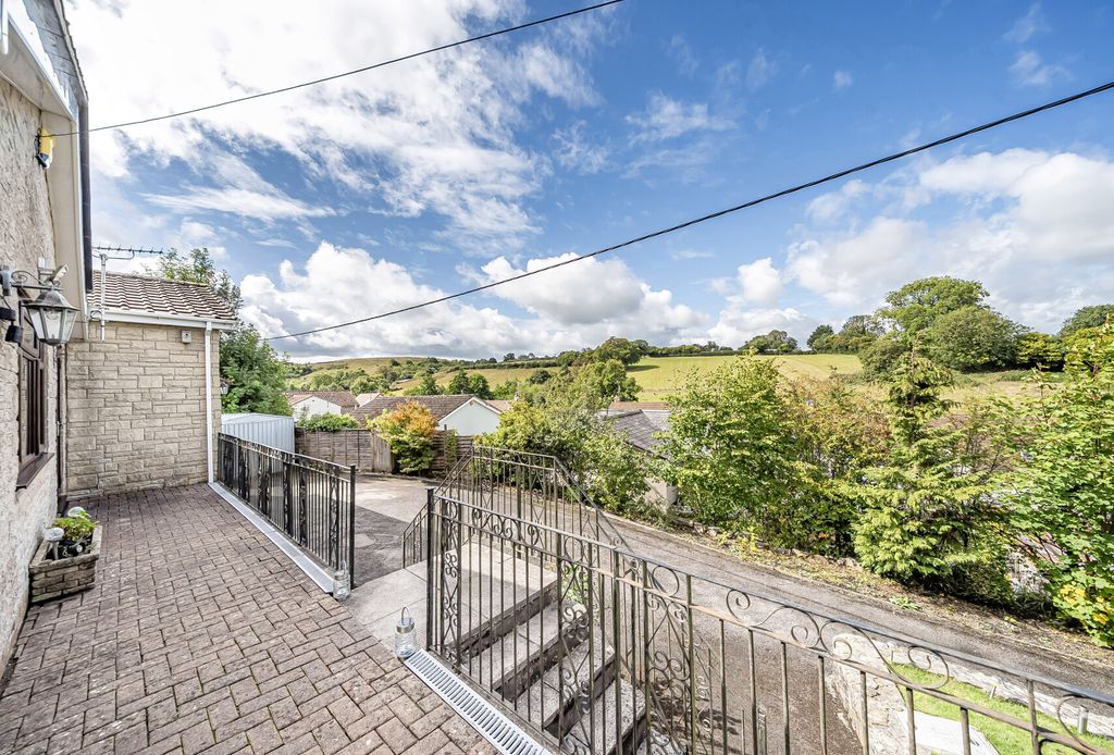 Property photo 2 of 14 1346029-9-68B9B2c...