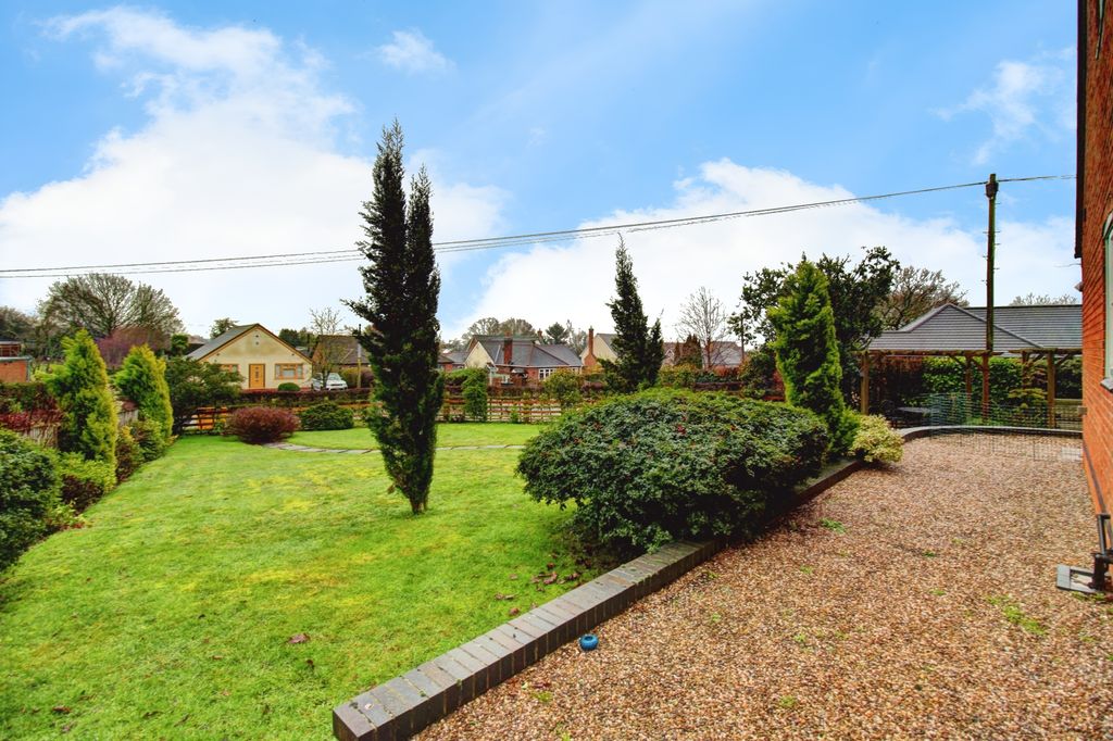 Property photo 2 of 27 Garden