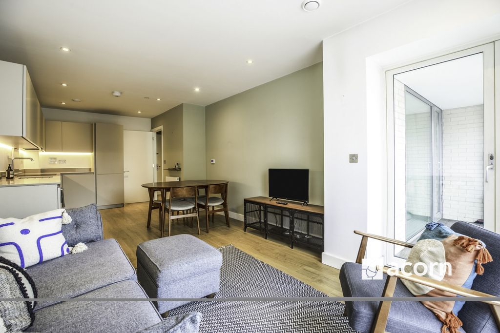 Property photo 2 of 11 43d2B6E8-1416-F11...