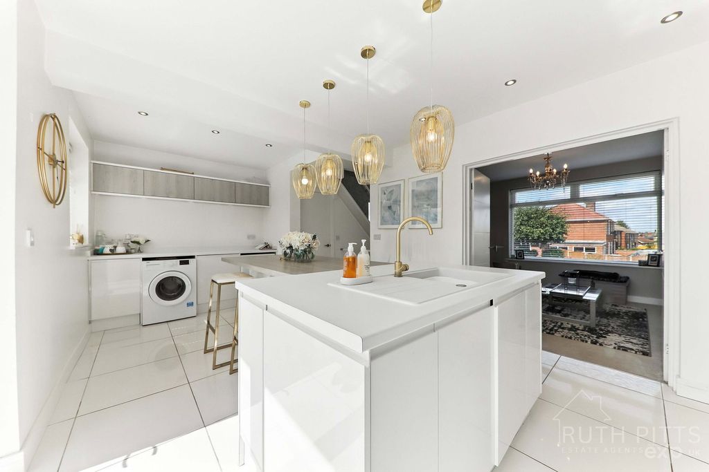 Property photo 3 of 36