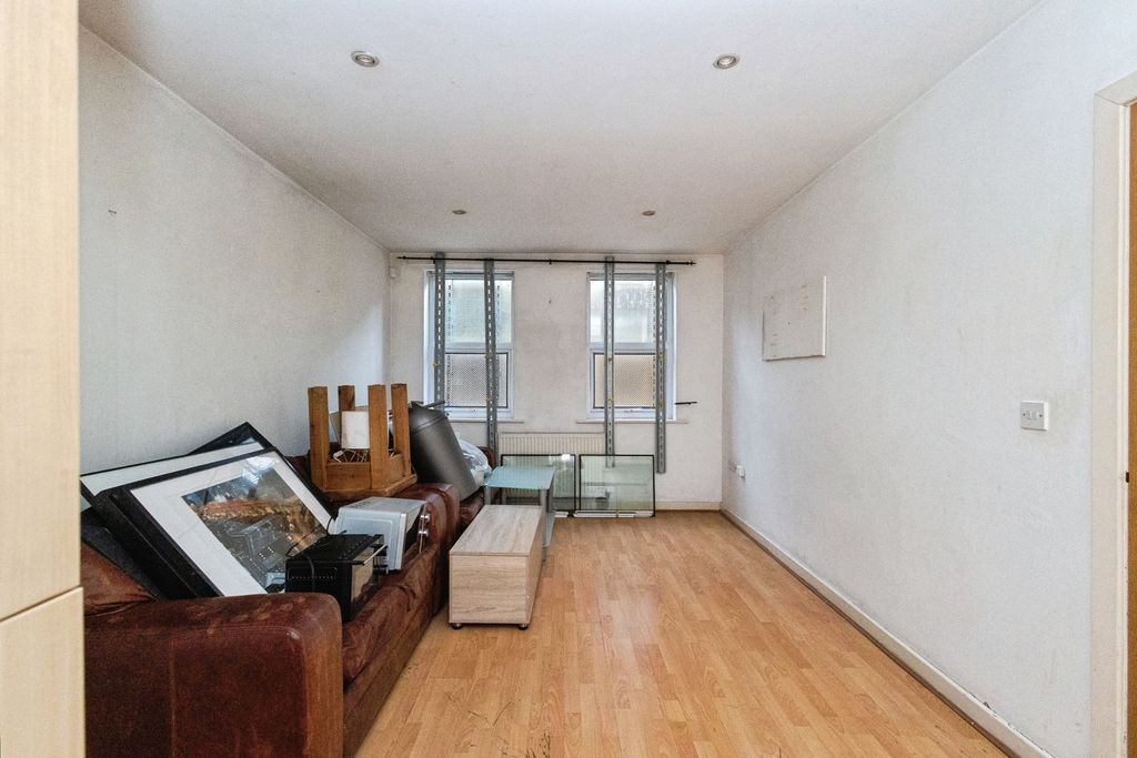 Property photo 3 of 17 Pbox-Img.Jpg