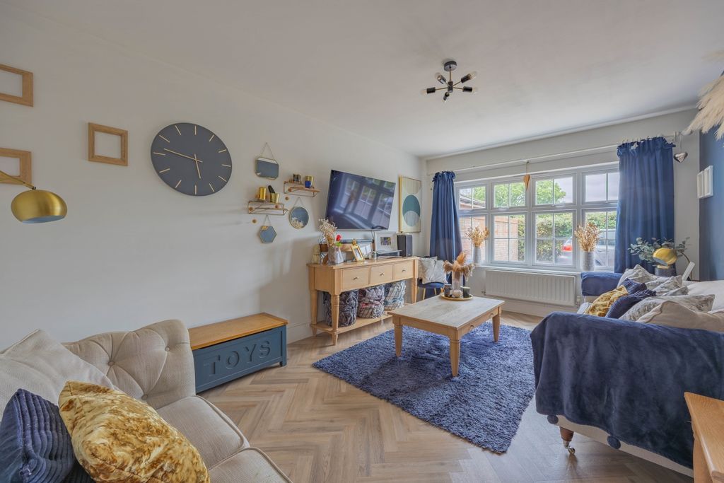 Property photo 3 of 23 Ewemove Taunton Pippin Road (11)