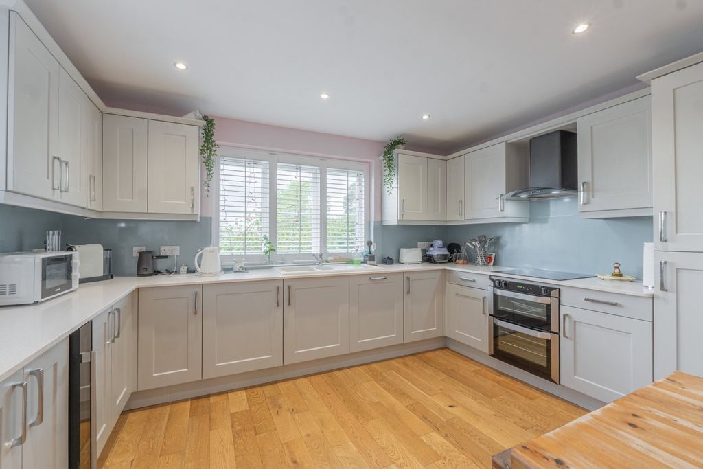 Property photo 2 of 38