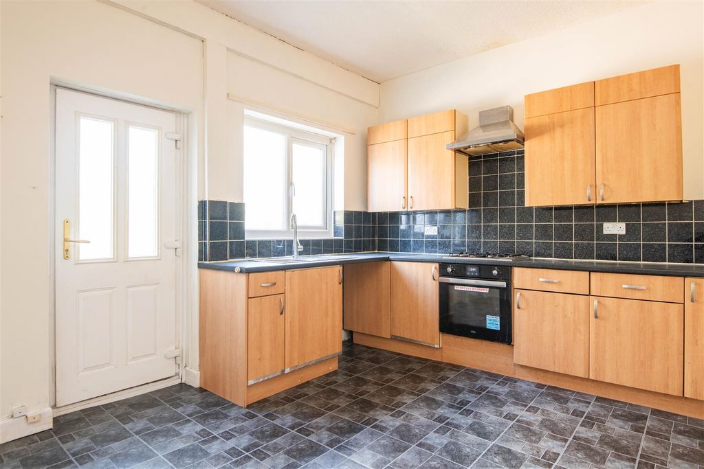 Property photo 3 of 15 Kitchen