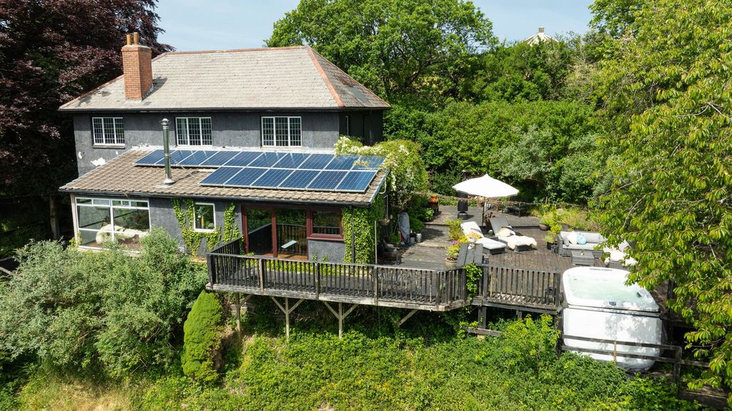Property photo 1 of 74