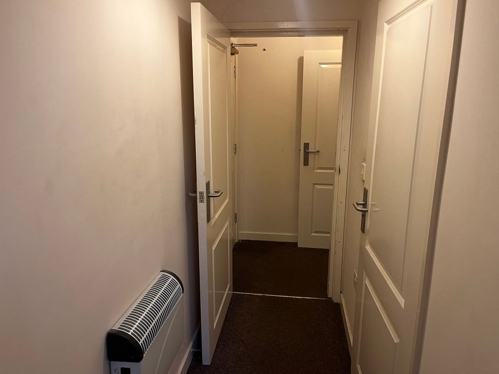 Property photo 3 of 8 Entrance Lobby