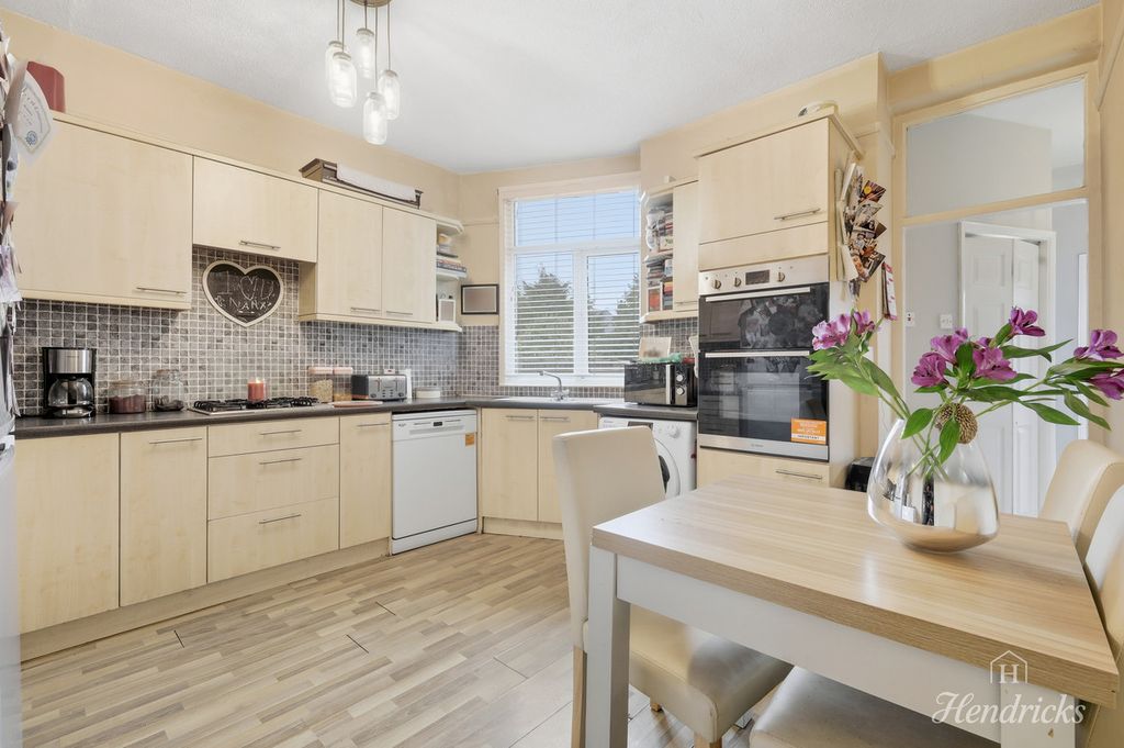 Property photo 3 of 23