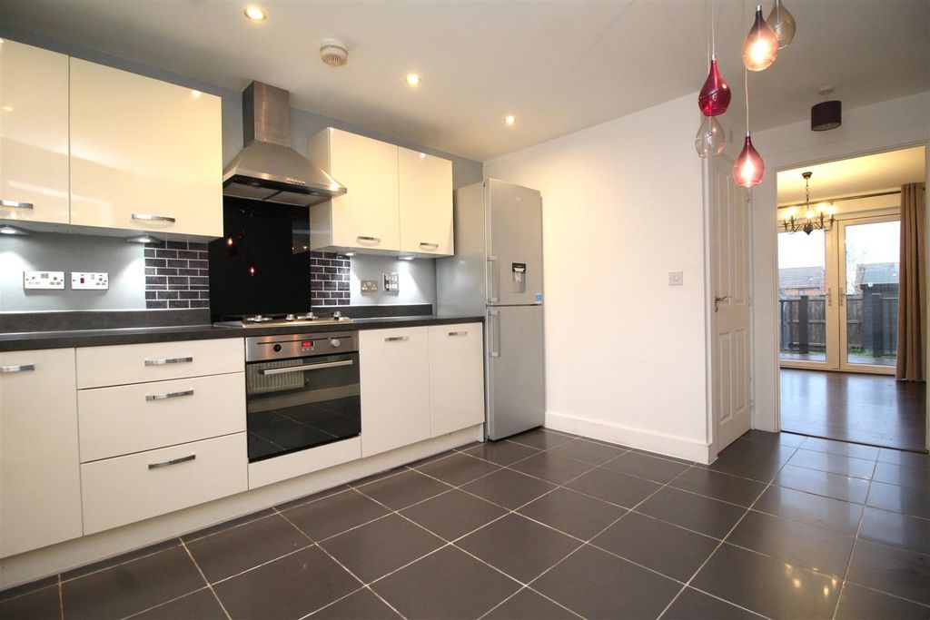 Property photo 3 of 11 Kitchen Diner 1.Jpg