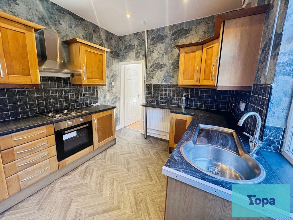 Property photo 3 of 12 Kitchen