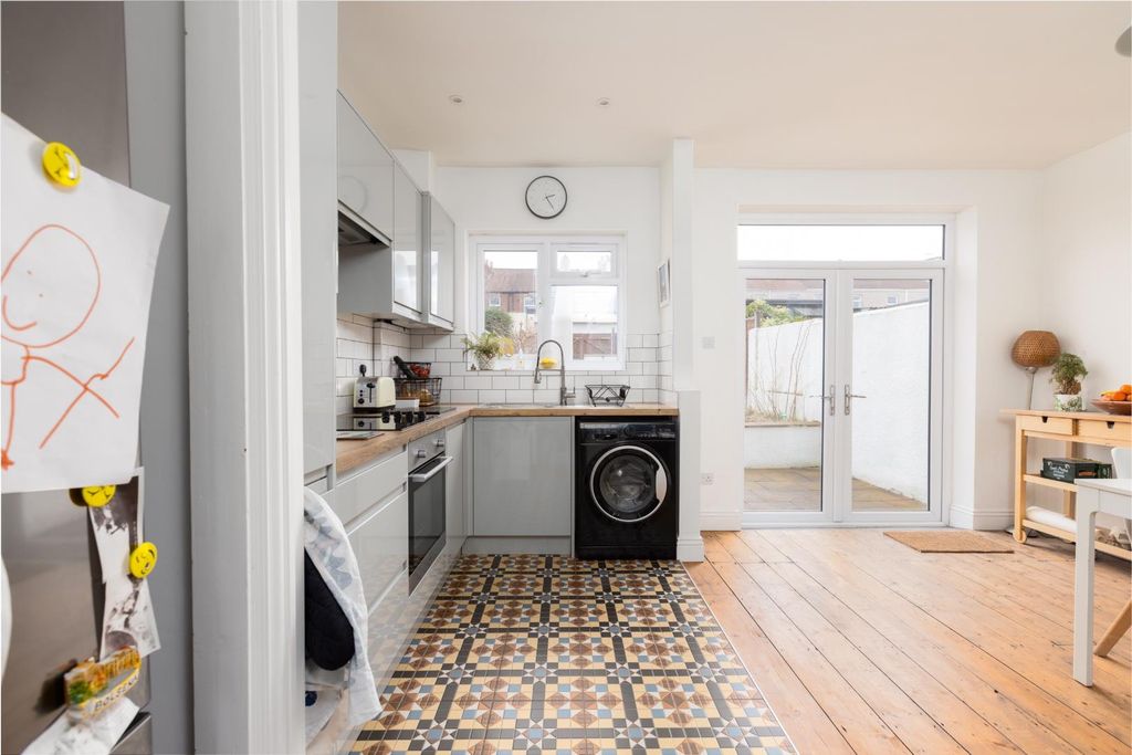 Property photo 1 of 28 45 Pendennis Place, Bs4 4Jl-22.Jpg