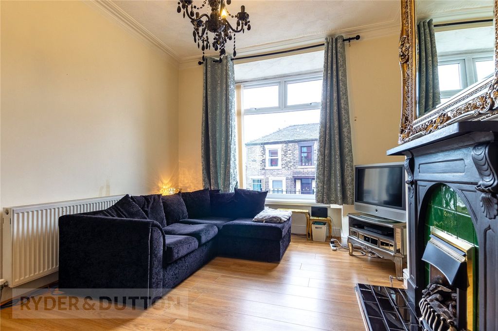 Property photo 3 of 20 Lounge