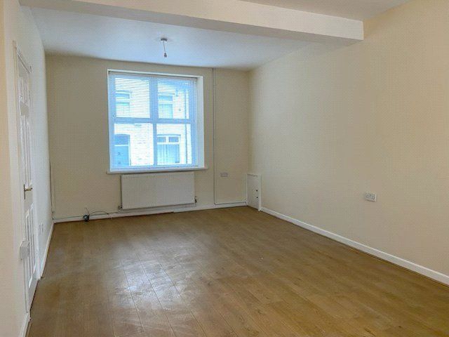 Property photo 2 of 8 Picture No. 18