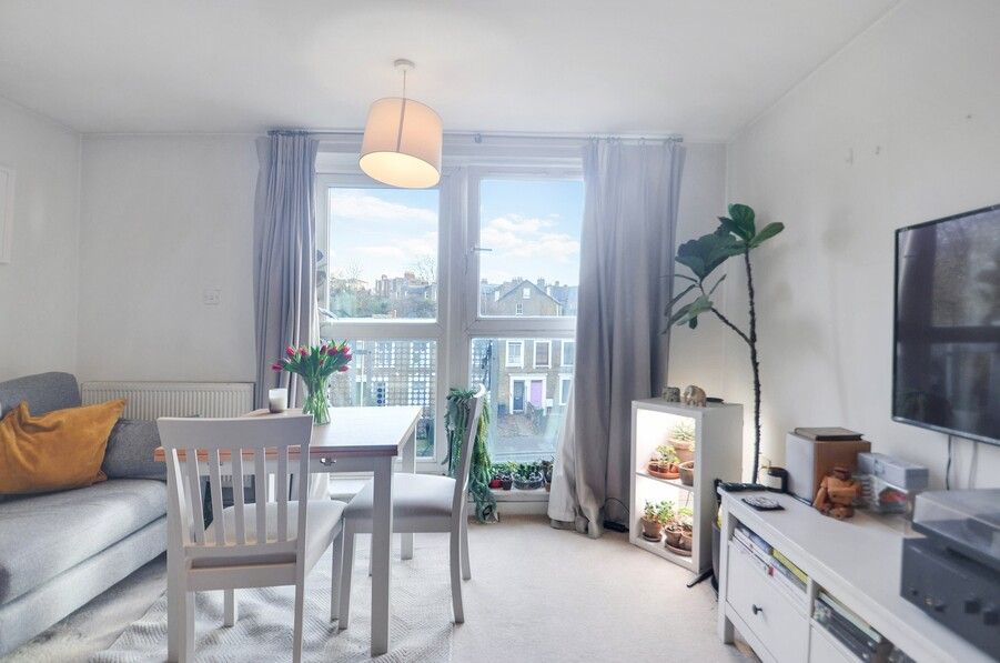 Property photo 3 of 22 Lounge Area (4).Jpg