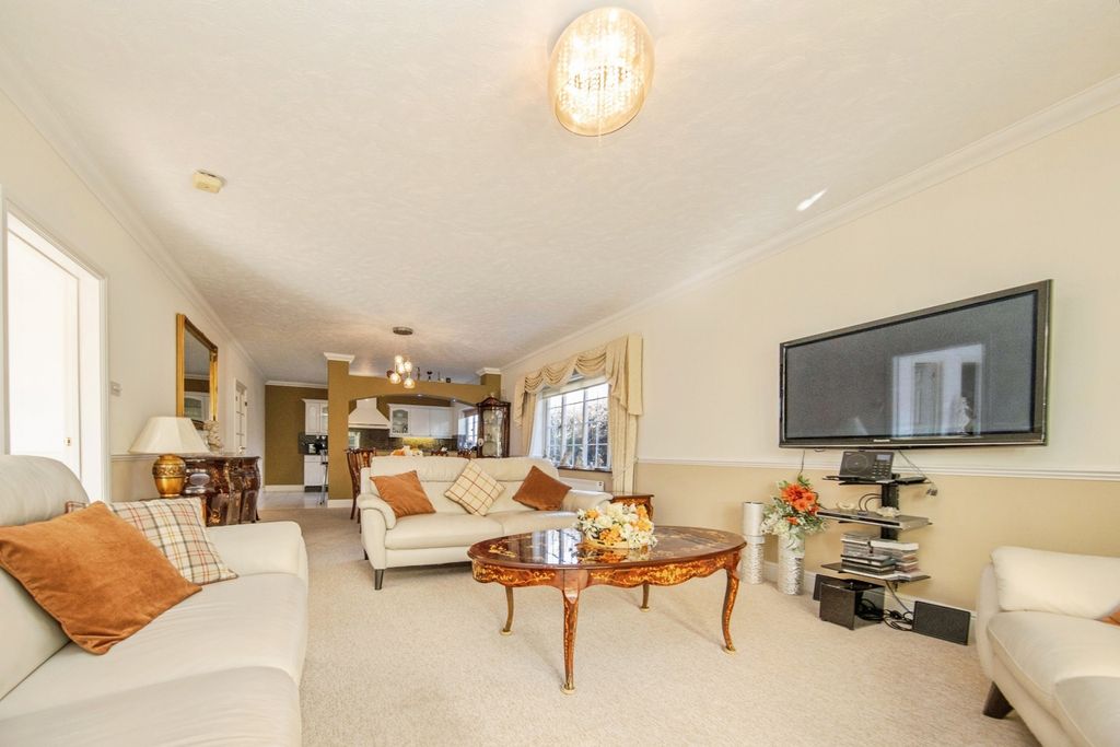 Property photo 3 of 31 Pbox-Img.Jpg