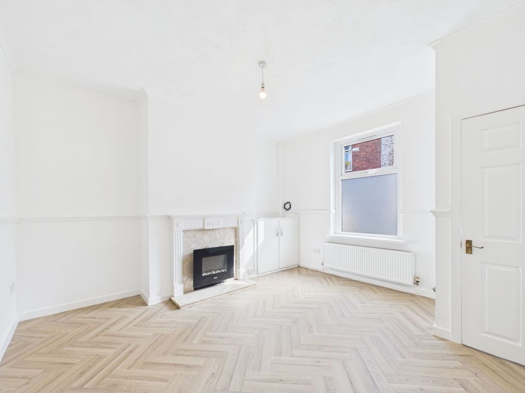 Property photo 2 of 28