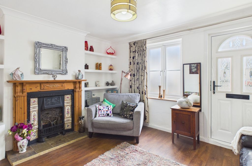 Property photo 3 of 16 Cam02519G0-Pr0405-Still004