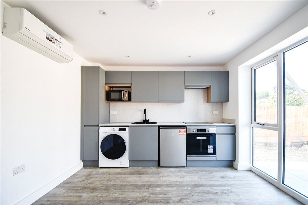 Property photo 2 of 9 Picture No. 06