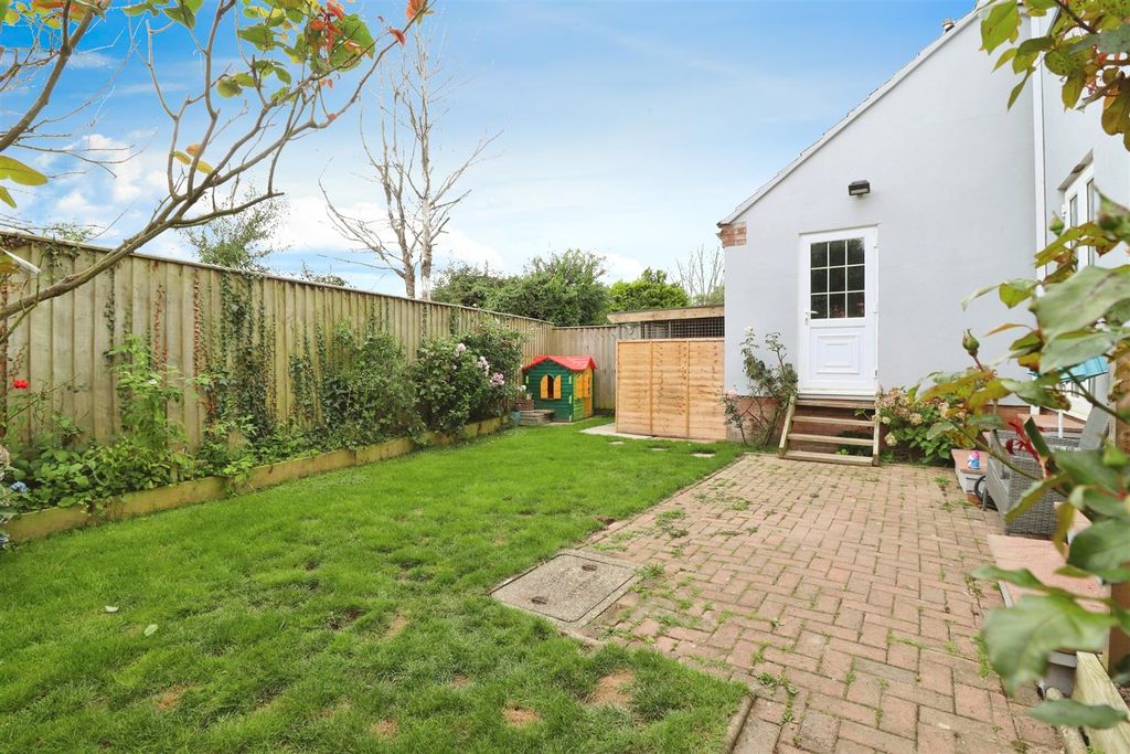 Property photo 2 of 20 Garden