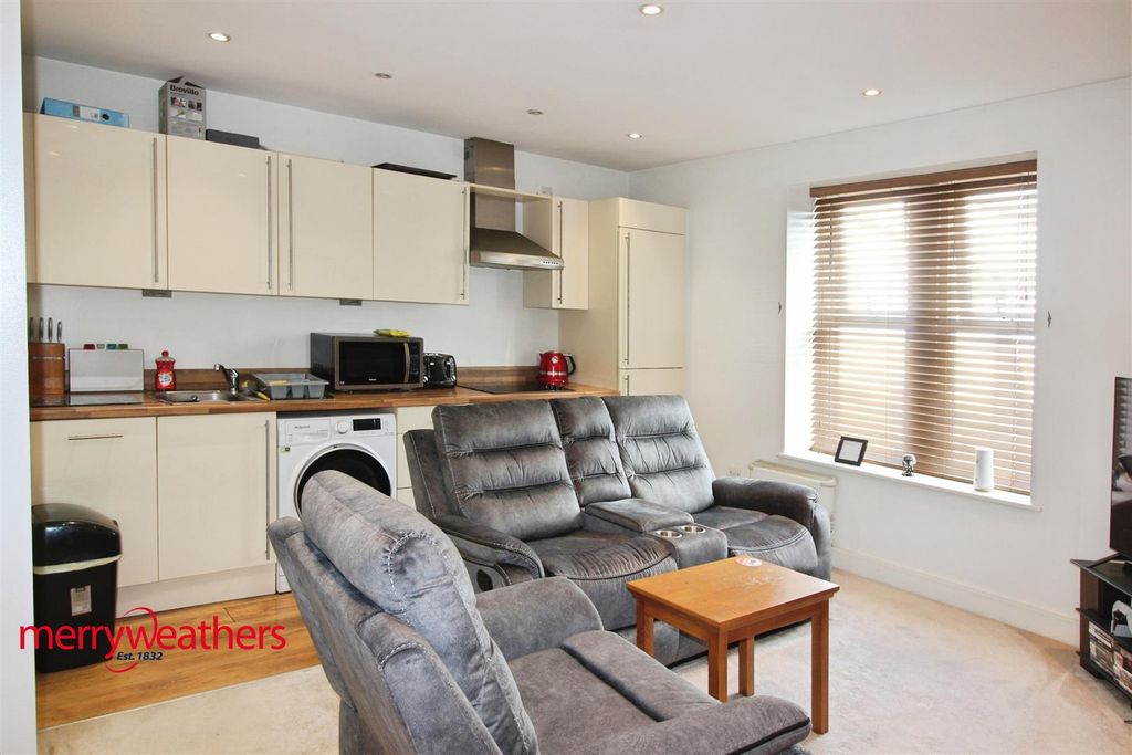 Property photo 2 of 11 Kitchen/Lounge