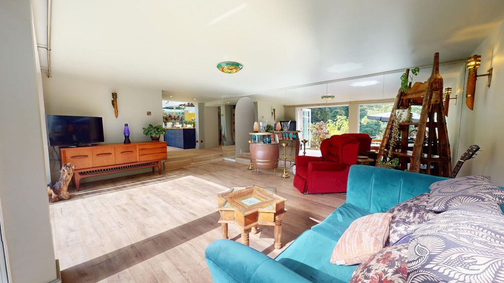 Property photo 3 of 57 4275114