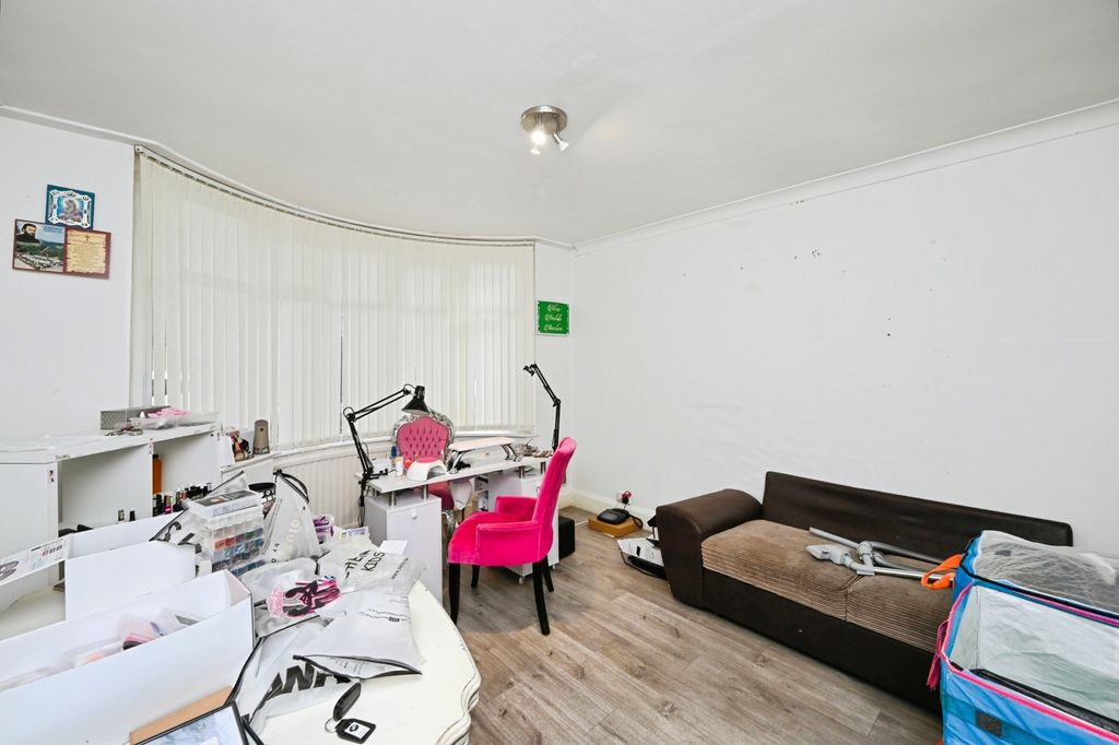 Property photo 3 of 17 Photo