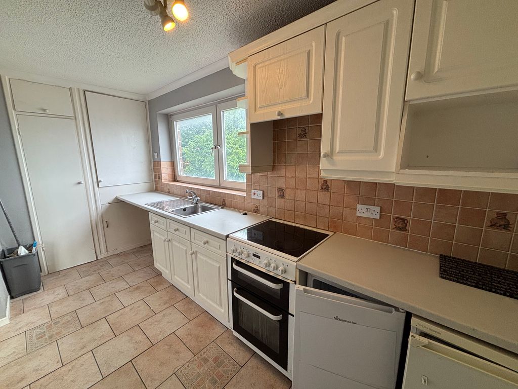Property photo 3 of 7 Kitchen 2
