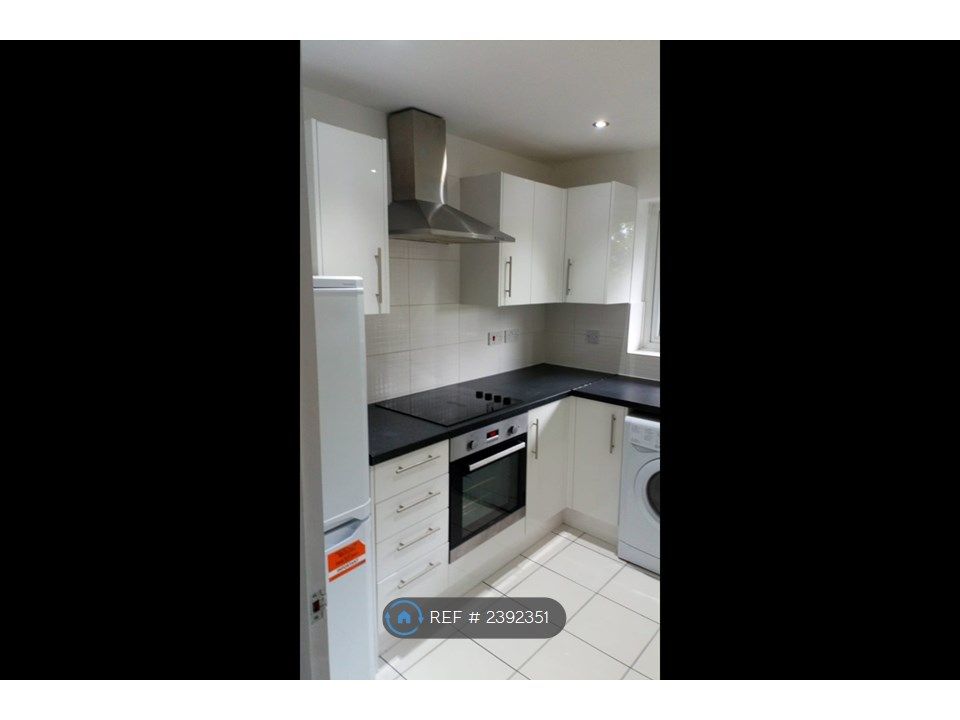 Property photo 2 of 8 Kitchen