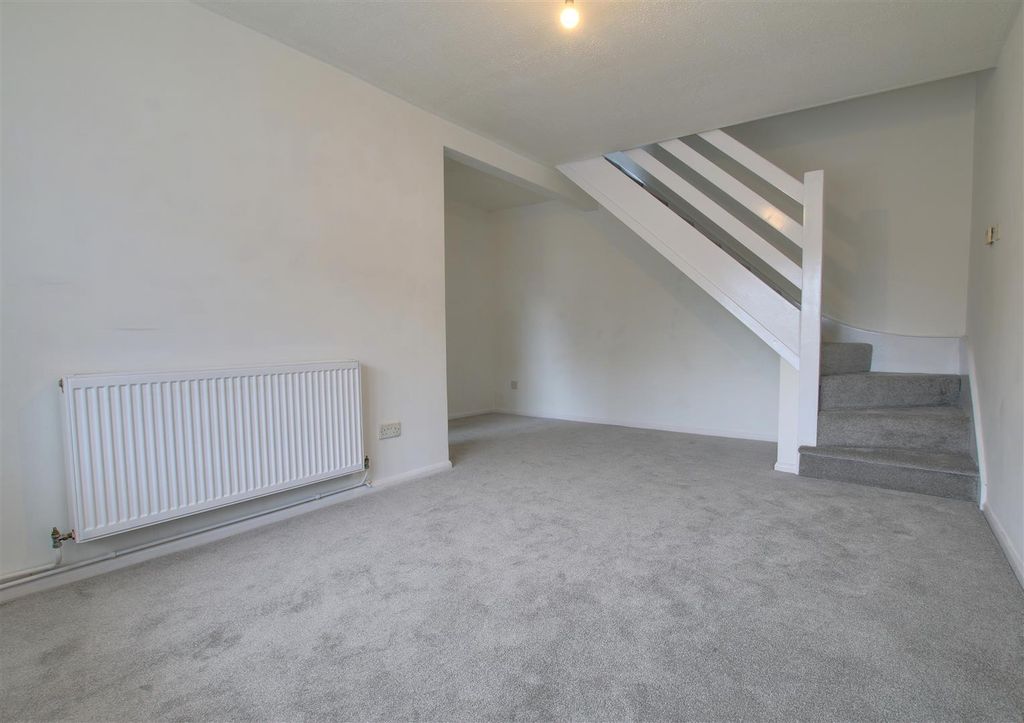 Property photo 2 of 8 Img_8998-Img_9000.Jpg