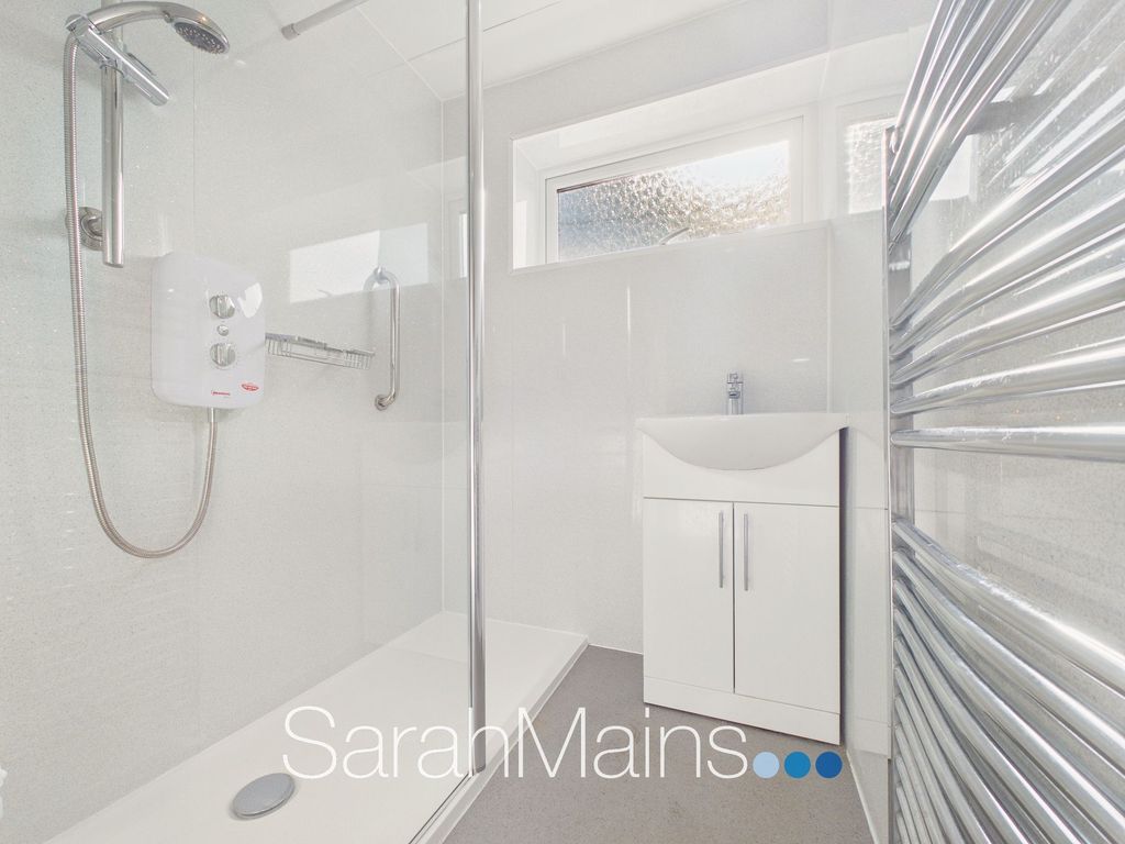 Property photo 3 of 16 Bathroom