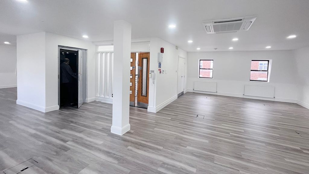 Property photo 2 of 9 Bishops Park House Fulham High St Sw6 Office To Let West London Office 7.Jpg