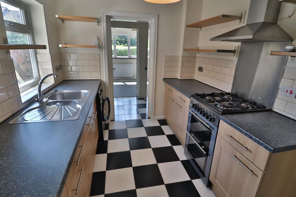 Property photo 3 of 19 Kitchen