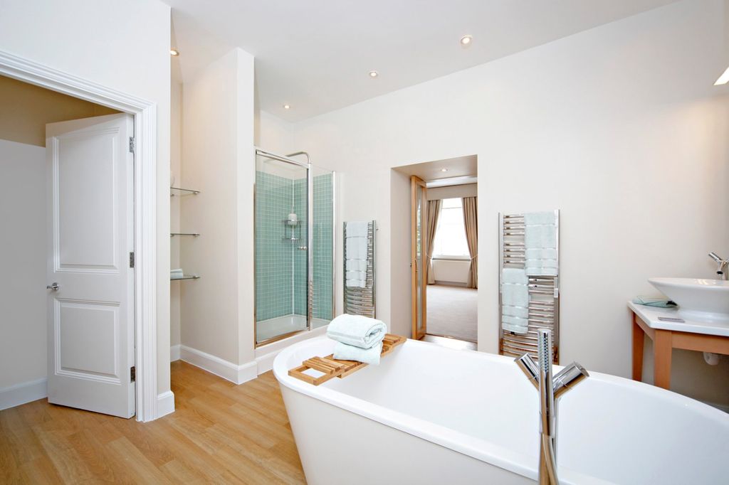 Property photo 3 of 8 Bathroom