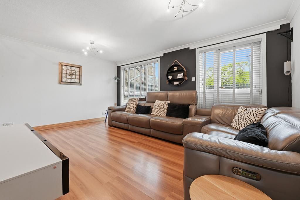 Property photo 3 of 18 Lev1457Pem Lounge Again.Jpg