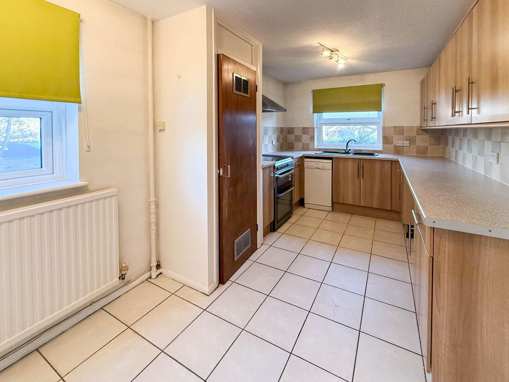 Property photo 3 of 9 Kitchen