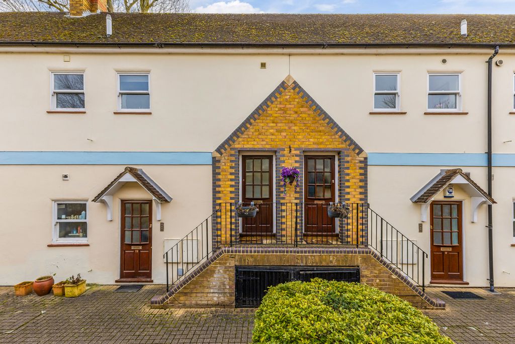 Property photo 3 of 25