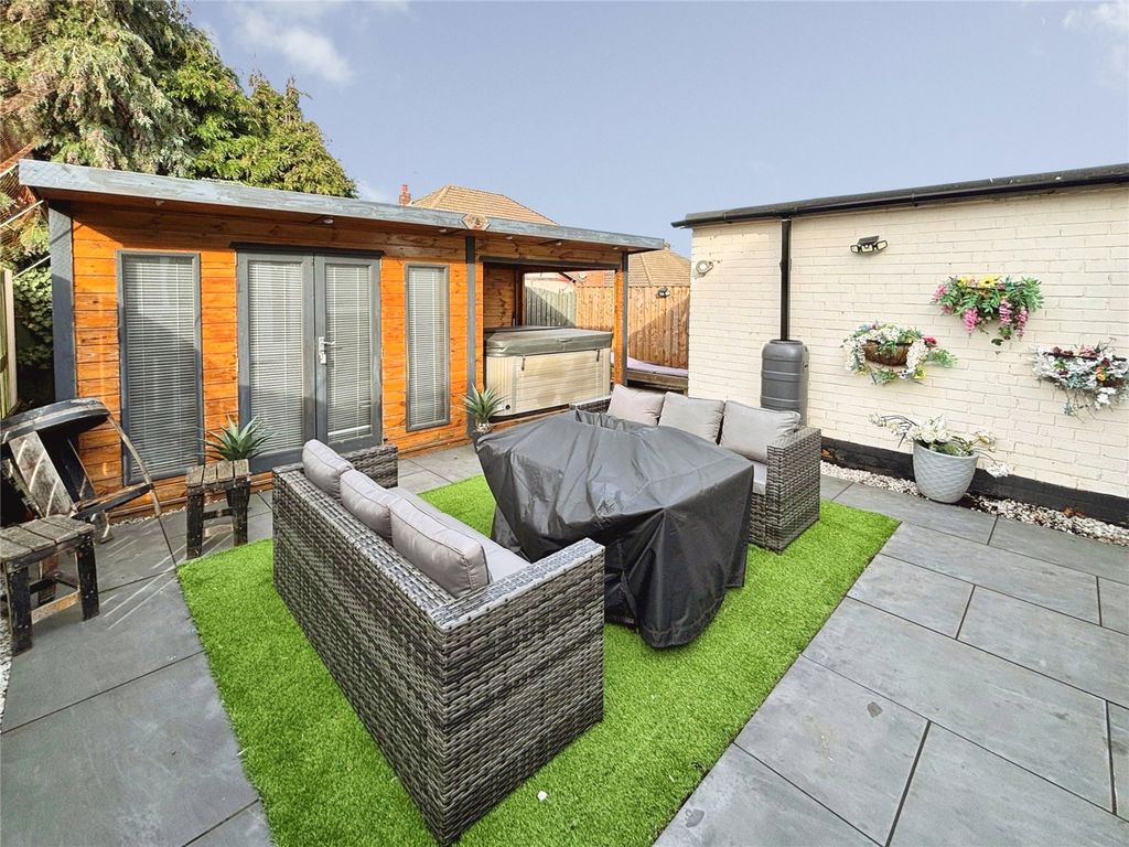 Property photo 2 of 19 Gardens