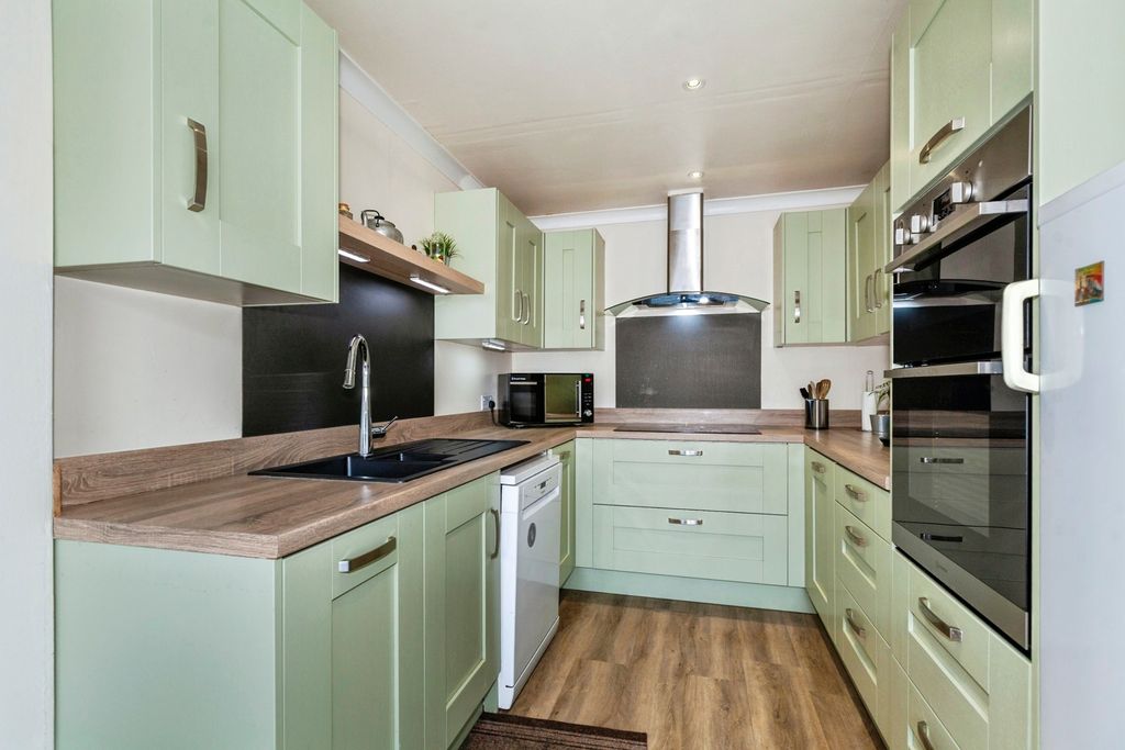 Property photo 3 of 16 Picture 3