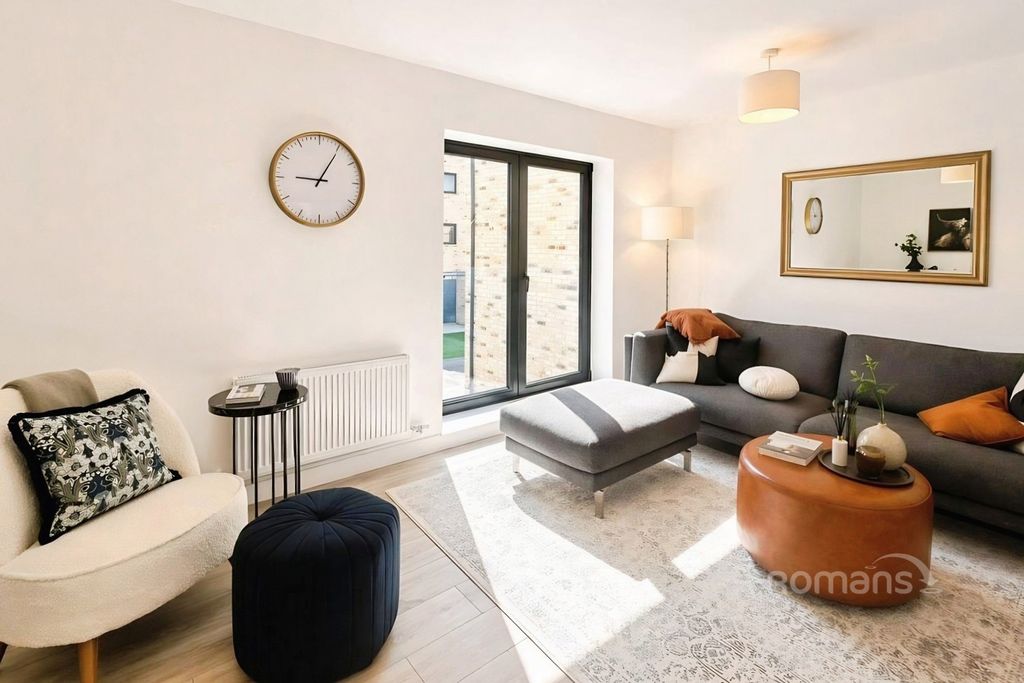 Property photo 3 of 18 Pbox-Img.Jpeg