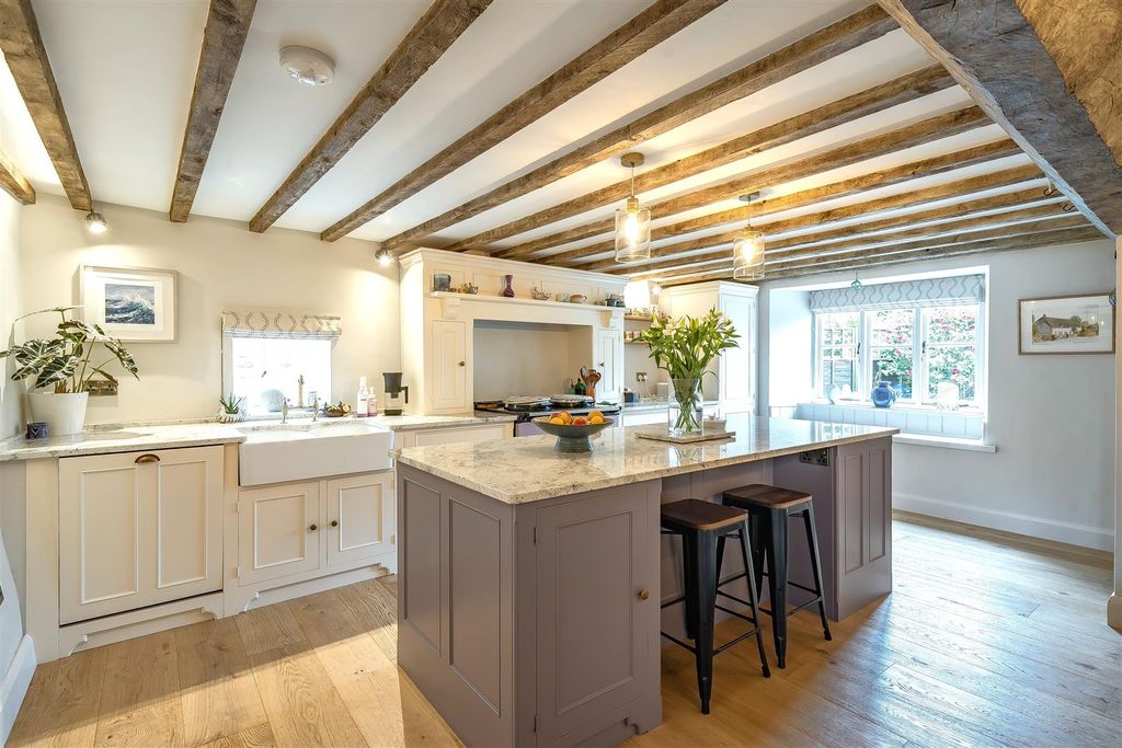 Property photo 2 of 23 Kitchen / Breakfast Room