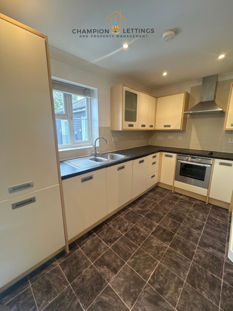 Property photo 2 of 7 Kitchen