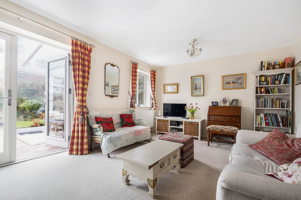 Property photo 3 of 24 Living Room (2)