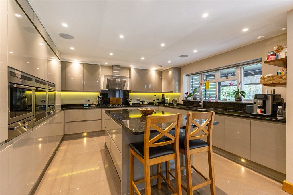 Property photo 3 of 14 Kitchen